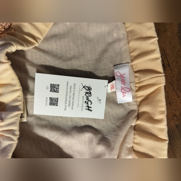 Gold Cargo Shorts with Elastic Waistband and Relaxed Fit - Picture 4 of 5